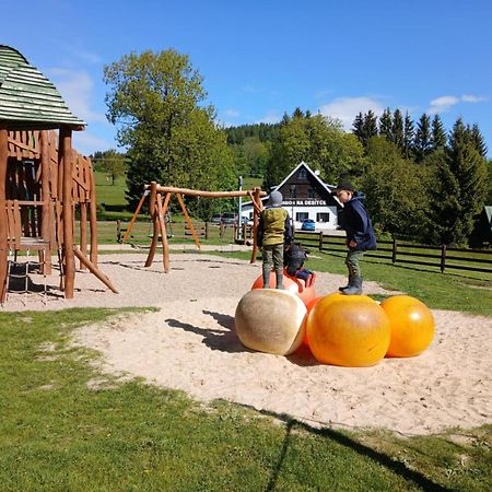 Chalupa Na Desitce Strážné Exteriör bild