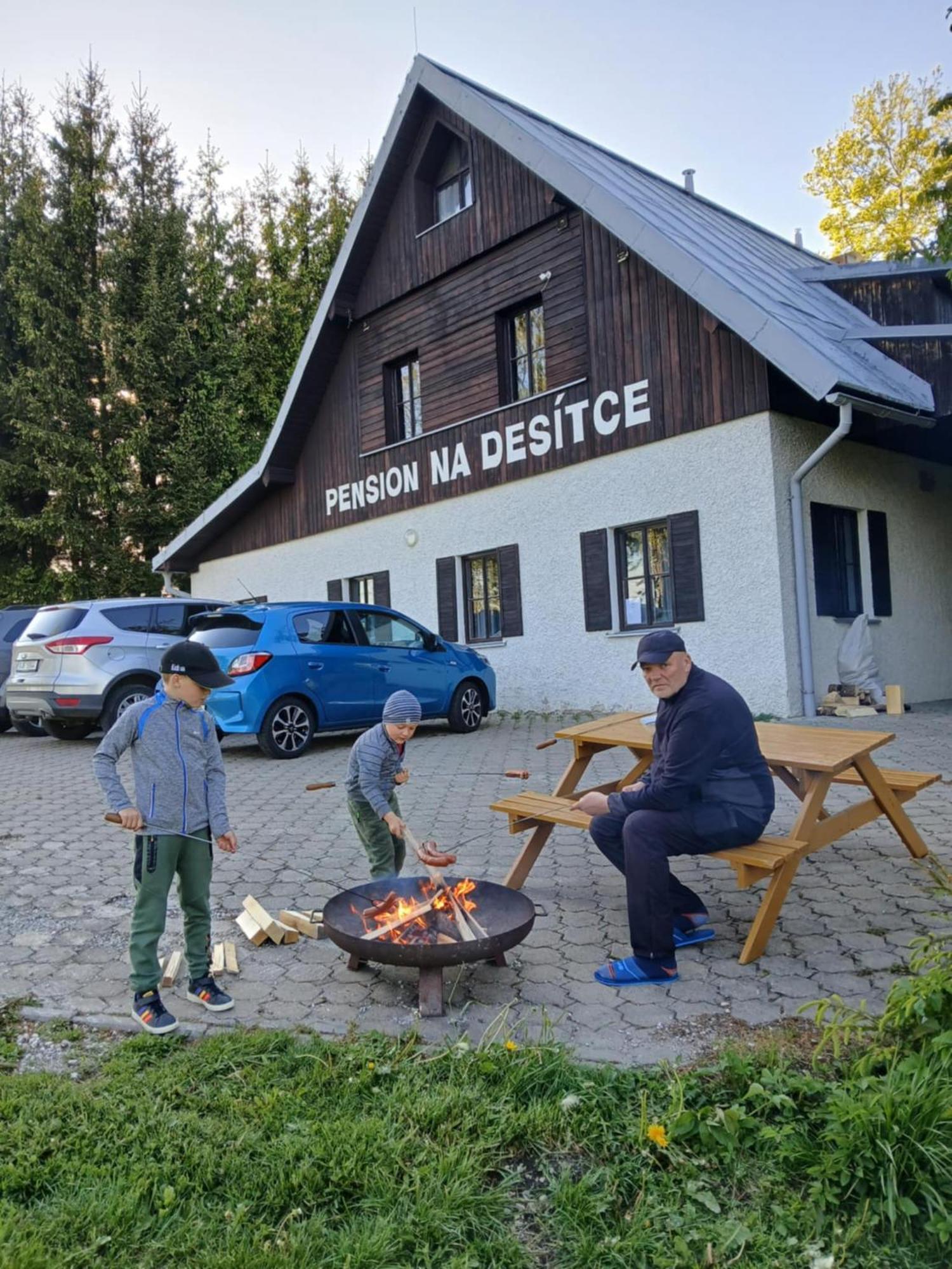 Chalupa Na Desitce Strážné Exteriör bild